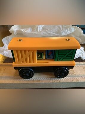 NIB Rare Special Issue Yellow Box Car & Red Stop Sign 2009 Thomas Wooden Railway